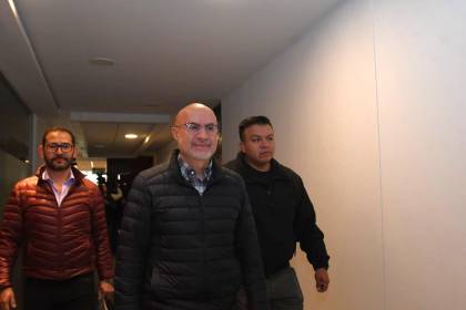Tres ministros llegan a la Comisión de Constitución del Senado para explicar el reglamento de Estados de excepción