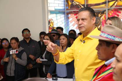 El gobernador de La Paz advierte que el país está “en crisis” y dice que todos deben ser parte de las soluciones