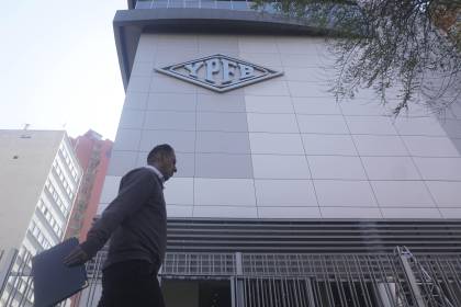 ANH autoriza a YPFB a importar y comercializar diésel en sus surtidores en todo el país