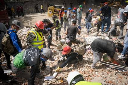 “Zona de desastre”: Búsqueda desesperada de sobrevivientes tras terremotos que dejan 188 muertos en Venezuela