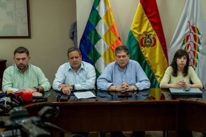 Gobierno y cañeros acuerdan elevar al 15% la mezcla de etanol con gasolina desde noviembre y al 18% desde abril de 2027
