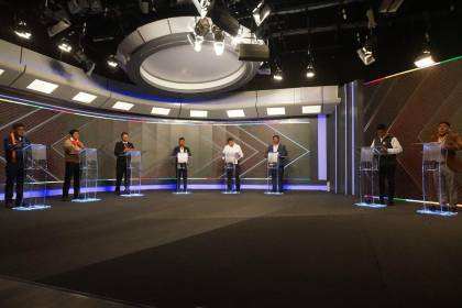 Candidatos a alcalde de El Alto debatieron sobre economía, ordenamiento, salud y educación
