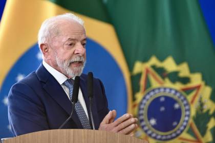 Lula ordena envío de ayuda humanitaria a Bolivia tras pedido de Paz por crisis en Bolivia