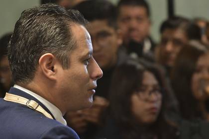 Lara pide revisar supuesta compra de vagoneta por parte del ministro Espinoza