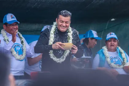 Jhonny Fernández menciona varias letras y dice que con una de ellas empieza el nombre de su candidato a ‘vice’