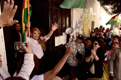 Añez retornará este domingo a Trinidad, tras casi cinco años en la cárcel; pobladores alistan su bienvenida