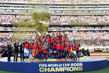 España espera a los campeones del mundo para agasajarlos como héroes