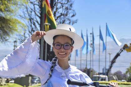Cochabamba conmemora 216 años del Grito Libertario con escenificación, desfiles y serenata