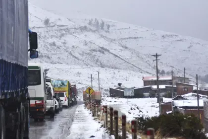Nevadas y riesgo de desbordes activan alertas en cuatro departamentos