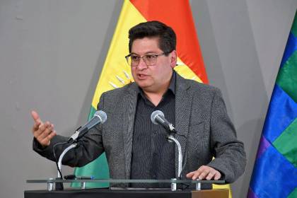 Exministro de Arce declara en la Fiscalía por la investigación por bonos soberanos