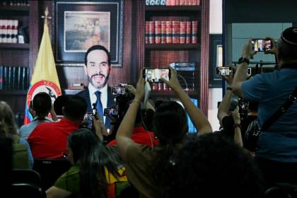 De la Espriella asume en Colombia como aliado de Trump en guerra contra el narco