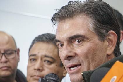 Ante bloqueos y movilizaciones, ministro dice que Rodrigo Paz no va a renunciar 