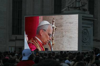 Así se ve el carnet peruano y el registro de afiliación al seguro de salud de Perú del papa León XIV