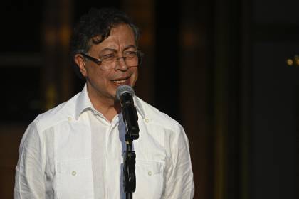 Petro afirma que Bolivia está pasando a “extremismos” con expulsión de su embajadora