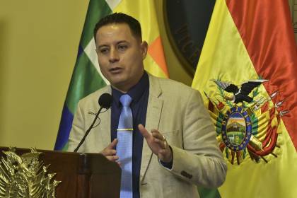 Lara niega relación con Mariaca y pide al fiscal general interino que investigue