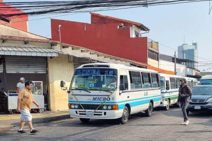 Gobierno propone agilizar la conversión de vehículos a GNV para evitar alza del pasaje en buses y micros