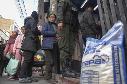 La Paz: Sube el precio del arroz en los mercados y las filas se incrementan en las tiendas de Emapa, dicen los compradores 