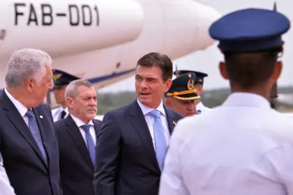 Rodrigo Paz y otros presidentes latinoamericanos llegan a Paraguay para la firma del acuerdo UE-Mercosur