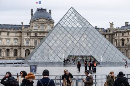 Una redada en el Louvre destapa un fraude de entradas y guías turísticas “a gran escala”