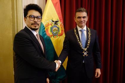 Rodrigo Paz recibe la condecoración del Cóndor de los Andes en el grado de Gran Collar