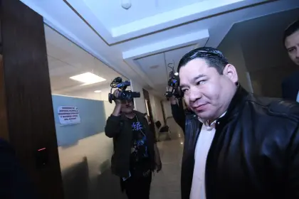 Fiscal Roger Mariaca llega al BCB para participar del diálogo entre el Gobierno y la COB