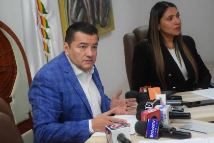 Jhonny Fernández tiene arraigo por pago de beneficios sociales, señalan trabajadores municipales