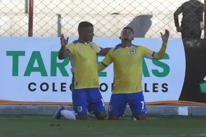 ABB celebra su primera victoria con Walter Flores y deja en el fondo a FC Universitario