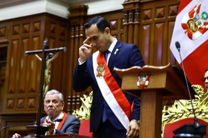 José Jerí jura como presidente de Perú tras la destitución de Dina Boluarte