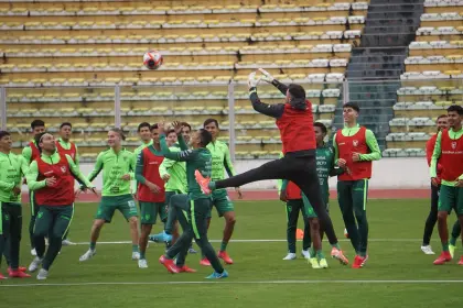 Villegas quita presión a sus futbolistas en la previa al duelo clave ante Uruguay