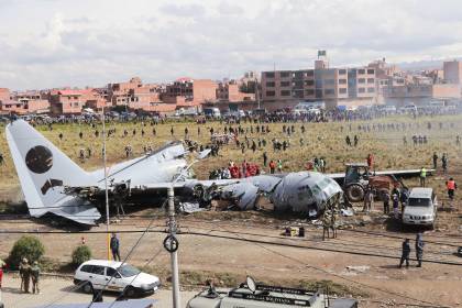 Envían a la cárcel a 19 personas por el robo de dinero del avión accidentado en El Alto