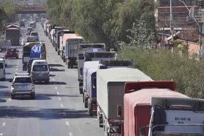 Transportistas de Potosí reportan filas por combustible y dicen que “no hay respuesta favorable” de YPFB y la ANH
