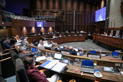 Senado aprueba en su estación en grande el proyecto que busca abrogar la Ley 1720 de conversión de tierras