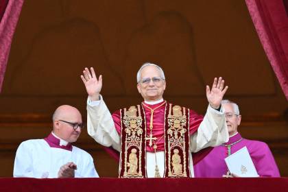 El cardenal estadounidense Robert Prevost se convierte en el papa León XIV