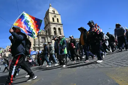 Paz vuelve a invitar al diálogo a organizaciones sociales en el acto de promulgación de ley de Estado de excepción