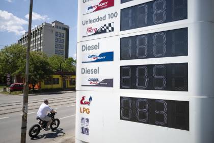 El petróleo baja tras optimismo en negociaciones entre Irán y EEUU