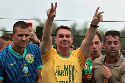 Flávio Bolsonaro arranca por delante de Lula con los primeros datos del escrutinio