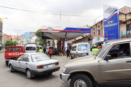 Choferes de La Paz ratifican paro con bloqueo este miércoles; no asistieron a reunión con la ANH sobre combustible