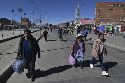 Vecinos desbloquean vías en El Alto y advierten que no están con el Gobierno y tampoco contra protestas pacíficas