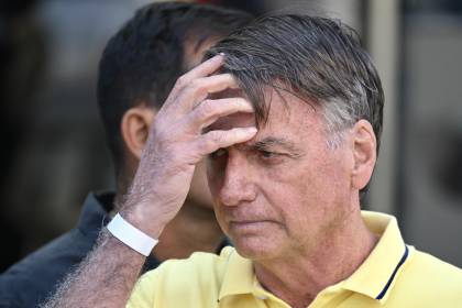 Expresidente Bolsonaro muestra mejoría renal, pero sigue sin previsión de alta