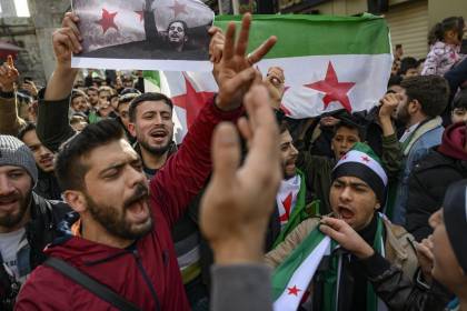 Los rebeldes sirios toman Damasco y anuncian el fin del régimen de Al Asad