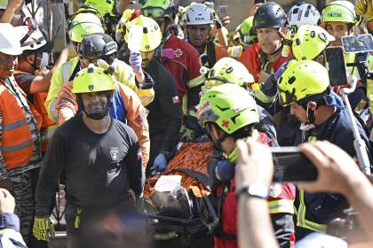 Milagroso rescate: Así fue cómo un hombre sobrevivió 8 días bajos los escombros en Venezuela 