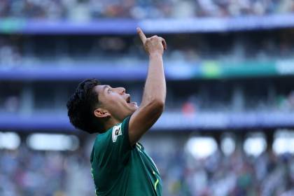 Santos celebra el gol de Miguelito en la victoria de Bolivia ante Surinam