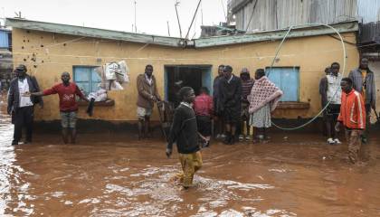Al menos trece muertos por las lluvias torrenciales que causaron inundaciones en Nairobi