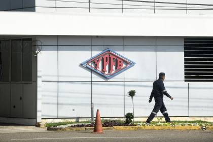 ¿Qué pasará con YPFB? Las claves para entender el decreto de intervención de esta empresa estatal