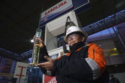 Aditivos en gasolina: La mezcla no debe superar el 5%, dice el Colegio de Mecánicos que observa falta de información del Gobierno sobre el proceso