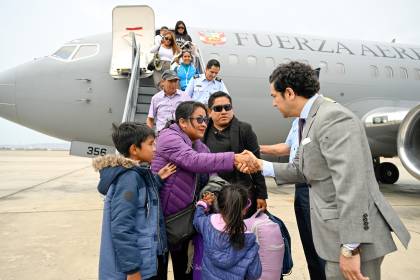 “Nos abrazamos para no congelarnos”: peruanos afectados por bloqueos de la COB relataron su experiencia