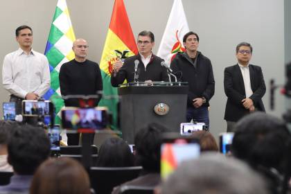 Gobierno niega que el presidente haya solicitado que ministros pongan su cargo a disposición
