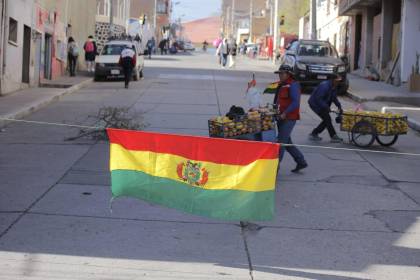 Cuarto día de paro en Potosí: Vecinos salen a las calles en protesta por el incremento de pasaje que exigen choferes