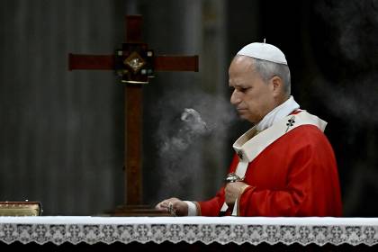 Al papa León XIV le extirparon un tumor canceroso del pulmón, según el Vaticano