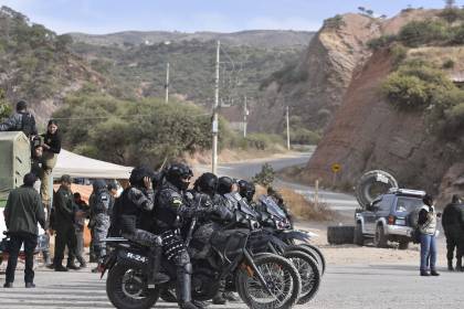 Tras la declaratoria de Estado de excepción, Bolivia amanece con 42 puntos de bloqueo